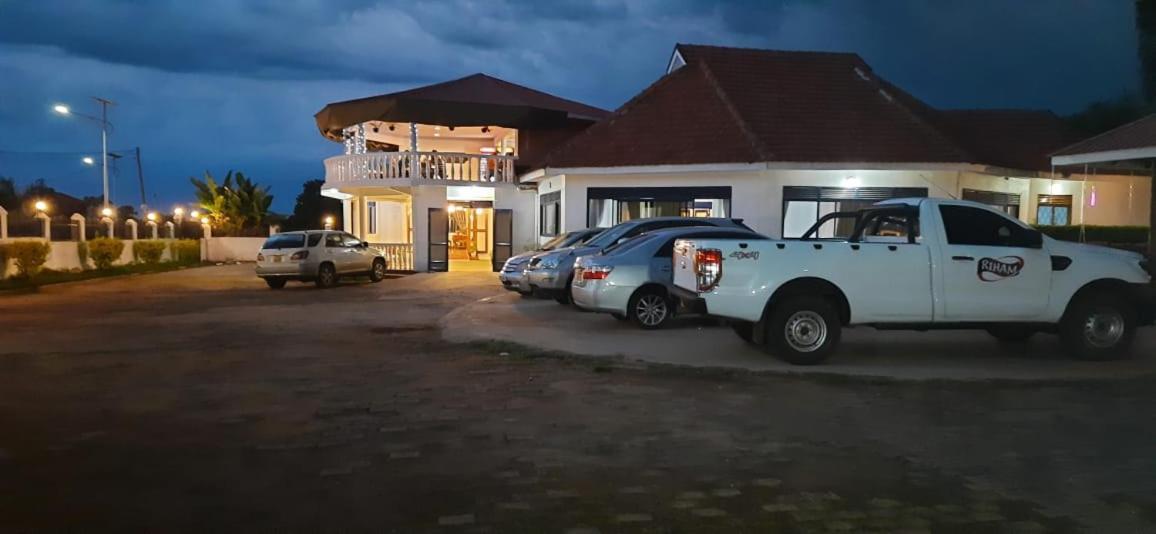 Northern Pearl Gulu Ngoại thất bức ảnh